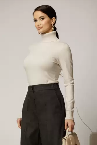 Maleta din tricot ivory cu guler intors