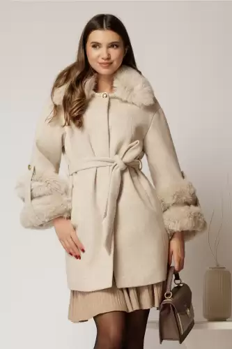 Palton scurt ivoar cu blanita detasabila la guler si maneci