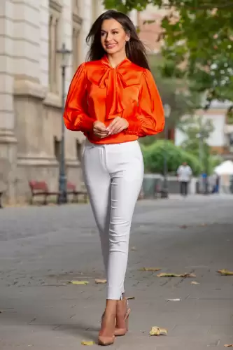 Pantaloni albi conici cu talie inalta