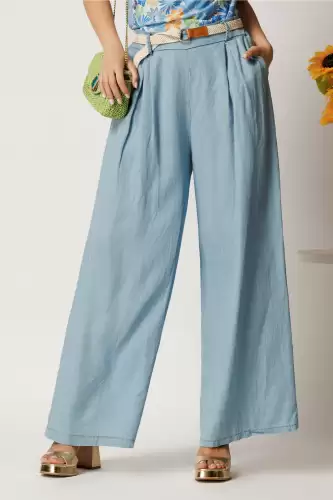 Pantaloni bleu din lyocell cu croi lejer si curea in talie