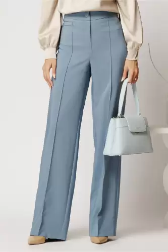 Pantaloni bleu din stofa evazati cu dunga