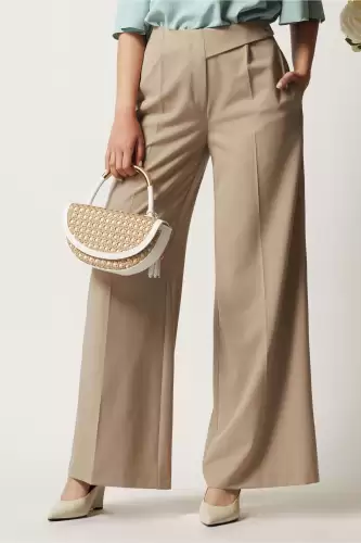 Pantaloni DY Fashion bej din stofa evazati cu betlie pe o parte