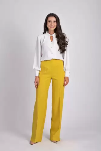 Pantaloni evazati cu talie inalta