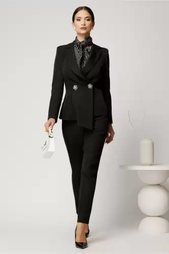 Pantaloni negri cu croi conic si buzunare