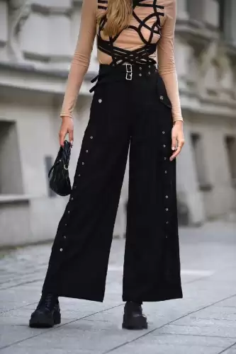 Pantaloni negri cu croiala ampla si detatii