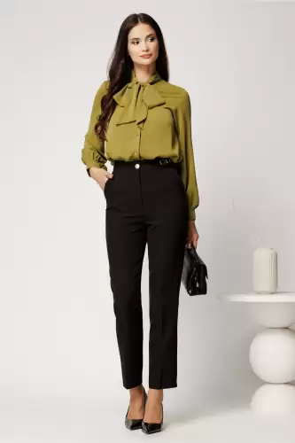 Pantaloni negri din stofa cu croi drept si buzunare