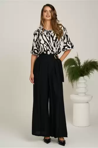 Pantaloni negri din viscoza evazati cu catarama in talie