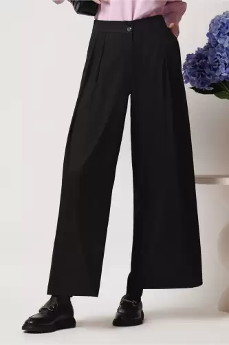 Pantaloni office din viscoza negri evazati cu pliuri pe talie