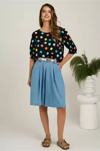 Pantaloni scurti bleu din denim lejeri cu pliuri si curea in talie