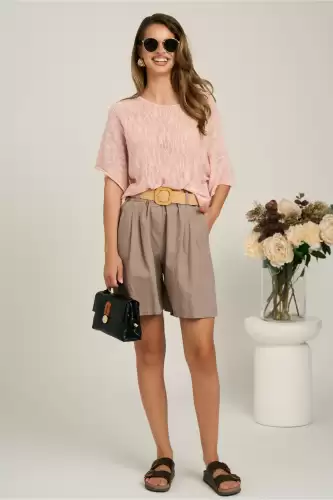 Pantaloni scurti maro din in cu croi lejer si curea in talie