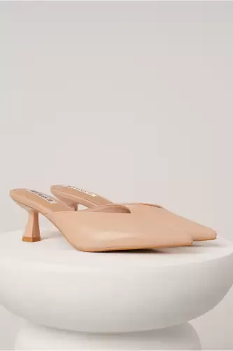 Pantofi eleganti din piele ecologica bej decupati la spate