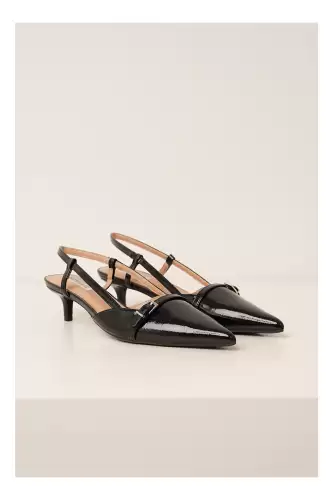 Pantofi negri din piele ecologica cu varf subtire si toc jos