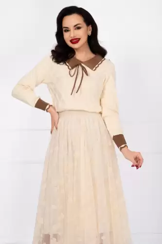 Pulover dama ecru din tricot fin June cu guler in contrast