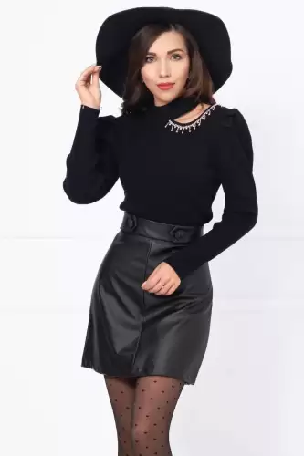 Pulover dama negru din tricot umeri bufanti si aplicatie din strassuri