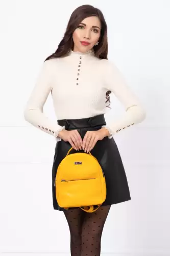 Pulover elegant bej din tricot fin cu dantela la guler si mansete