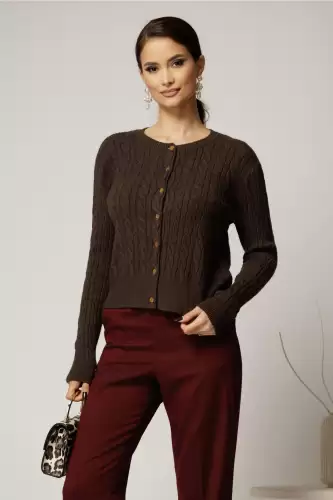 Pulover maro din tricot cu inchidere cu nasturi