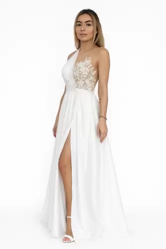 Rochie alba lunga din tull cu perle si broderie in partea superioara