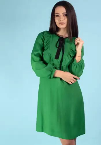 Rochie cu croiala in A prevazuta cu volane in zona bustului