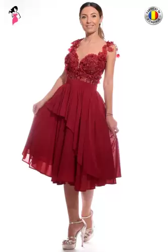 Rochie de ocazie cu lungimea medie din voal cu partea superioara din broderie