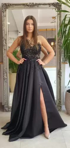 Rochie de ocazie din tafta neagra cu broderie in parte superioara