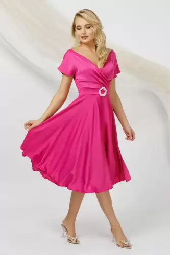 Rochie de ocazie fucsia cu croiala in clos confectionata din material vaporoas