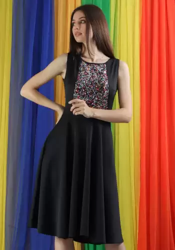 Rochie de ocazie neagra prevazuta cu paiete colorate in zona superioara