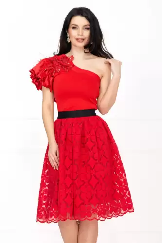Rochie de ocazie rosie in clos cu fulgi si broderie
