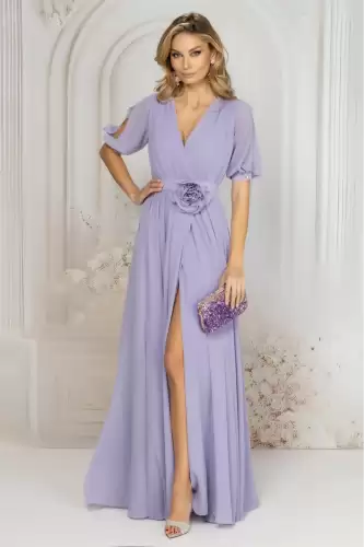 Rochie de seara lunga lila cu floare in talie si decolteu petrecut
