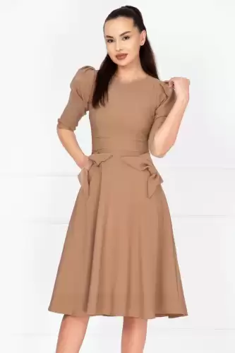 Rochie de zi in clos bej Helene cu fundite decorative