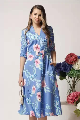 Rochie din stofa bleu midi de zi cu imprimeuri florale roz si decolteu