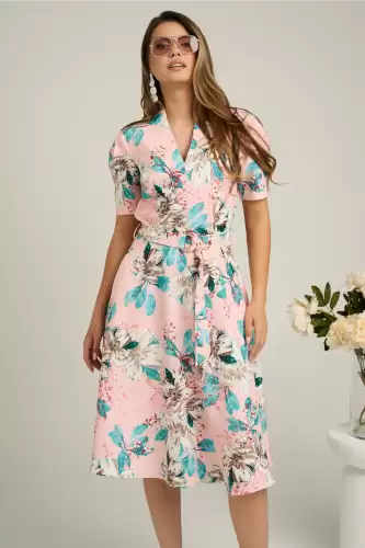 Rochie din stofa roz cu imprimeu floral bleu si cordon in talie
