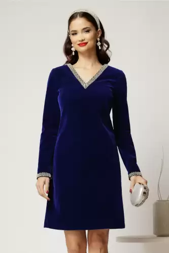 Rochie DY Fashion bleumarin din catifea fixa cu perle la decolteu si maneci