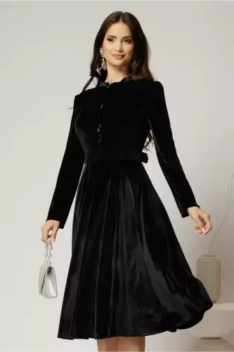Rochie DY Fashion din catifea neagra cu nasturi imbracati si curea in talie