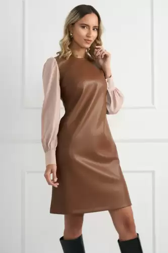 Rochie DY Fashion din piele ecologica maro cu maneci din voal bej