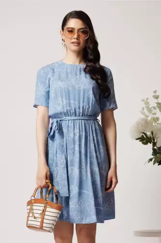 Rochie DY Fashion din visocza bleu cu imprimeu floral alb si cordon in talie