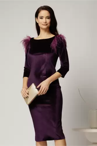 Rochie DY Fashion eleganta din catifea mov cu pene la umeri