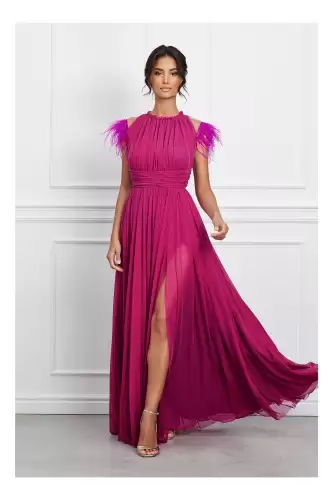 Rochie DY Fashion lunga magenta din tull cu pene la umeri