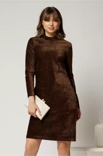 Rochie DY Fashion maro dreapta din catifea velurata