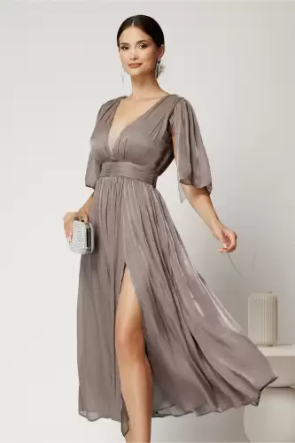 Rochie DY Fashion midi bej din voal in clos cu aspect sidefat si maneci sparte