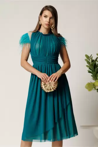 Rochie DY Fashion midi din tull turcoaz in clos cu pene la umeri