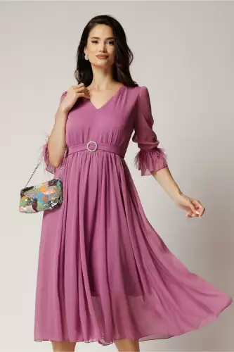 Rochie DY Fashion midi lila din voal in clos cu pene la maneci si accesoriu in talie