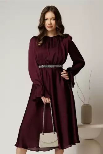 Rochie DY Fashion midi mov pruna din voal satinat in clos cu perle in talie