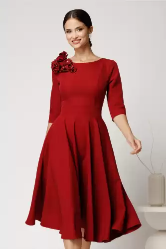 Rochie DY Fashion midi rosie din stofa in clos cu floare la bust