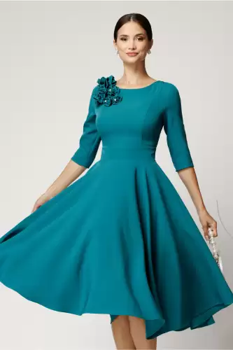 Rochie DY Fashion midi turcoaz din stofa in clos cu floare la bust