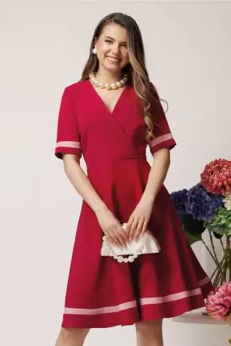 Rochie DY Fashion office din stofa magenta cu benzi roz