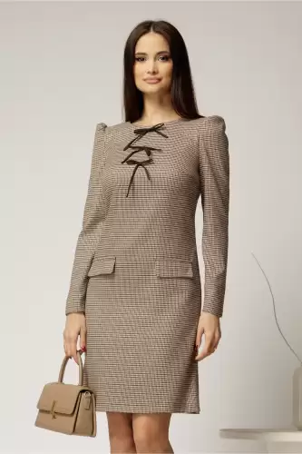 Rochie DY Fashion scurta din stofa carou negru maro cu funde pe bust