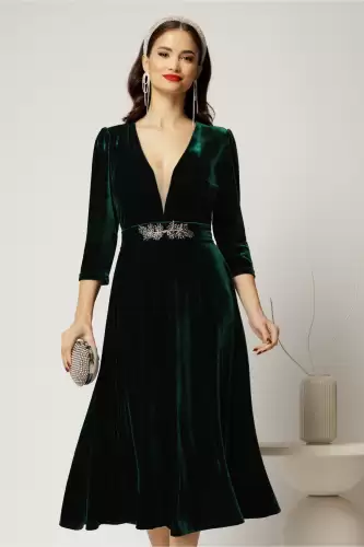 Rochie DY Fashion verde din catifea cu decolteu adanc si cordon cu aplicatii