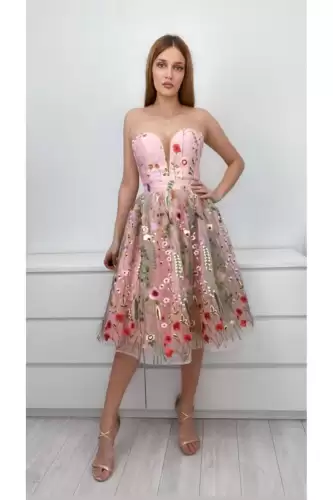 Rochie eleganta cu broderie florala