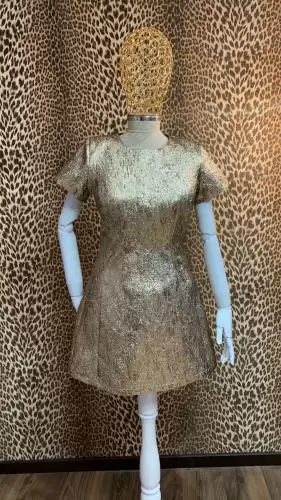 Rochie eleganta din brocard cu croi cambrat