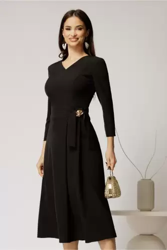 Rochie eleganta din stofa fina neagra cu decolteu in V si talie accentuata cu accesoriu